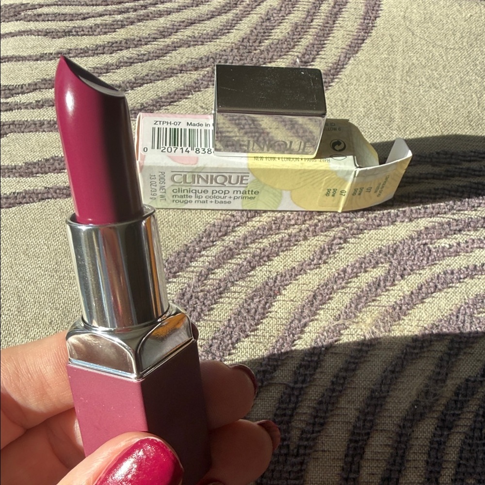 NEW Clinique Pop™ Matte Lip Colour + Primer - Shade: 07 Pow Pop - Picture 3 of 3